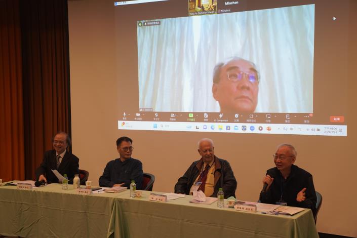 Dr. Chinshing Huang, Vice President of Academia Sinica (right) answering questions from audience