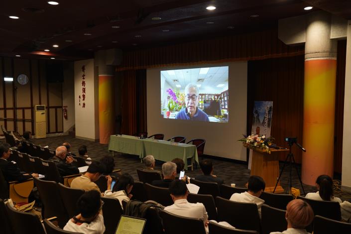 Prof. Zhaoguang Ge of the Fudan University engaging audience  via online video calls