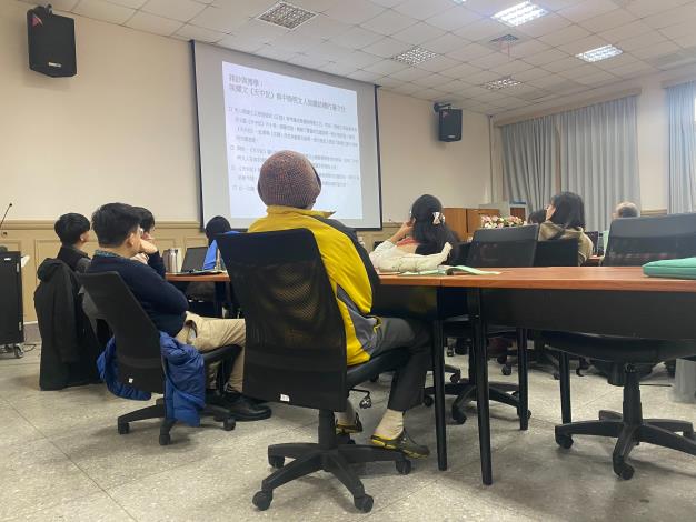 Audience members listening to the presentation by PhD candidate Jingyi Cao