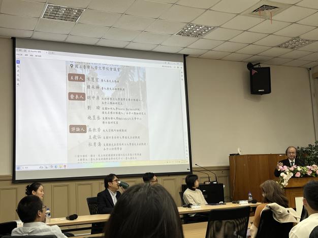 Prof. Jo-shui Chen, the Center Director hosting the forum